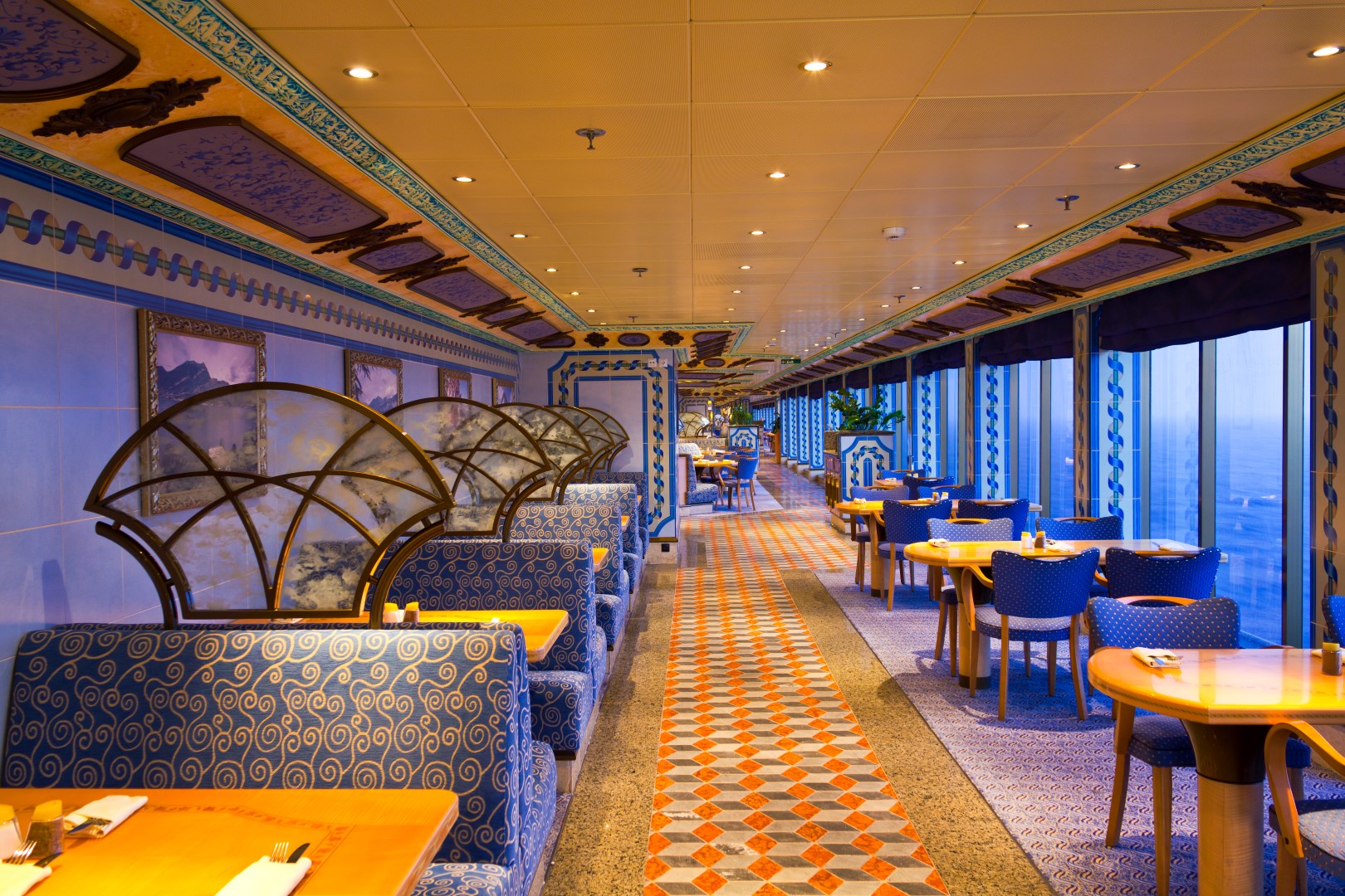 cruise ship dining